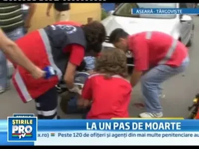 A intrat cu motocicleta intr-o masina. A scapat, dar plateste pagubele