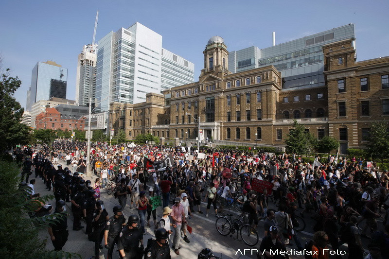 Summitul G20 de la Toronto, deschis cu manifestatii violente