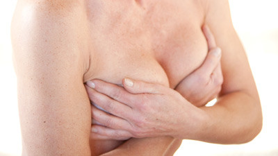 Cum scapi de un copil galagios? Ii arati sanii!