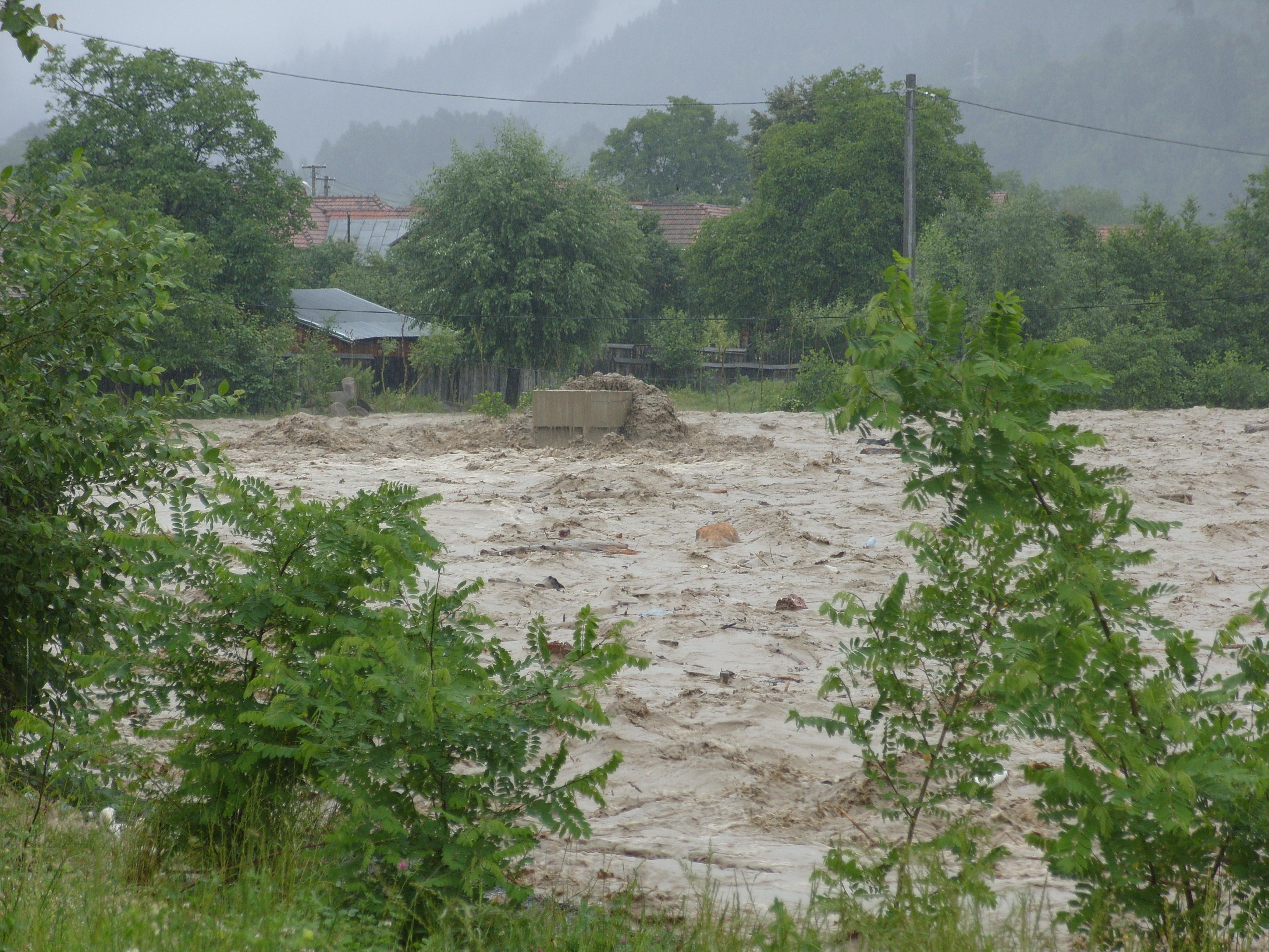 Viituri devastatoare! Cod ROSU pe Prut si Raul Negru din Covasna