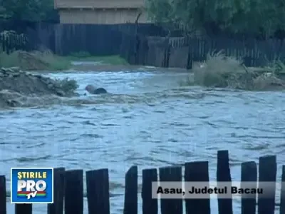 Viituri devastatoare! 600 de gospodarii inundate, 80 de familii izolate