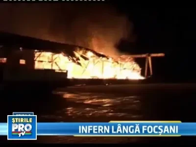 Incendiu puternic la un depozit din Focsani