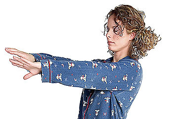 Culmea somnambulismului! Cazi de la etaj si adormi pe canapeaua vecinului