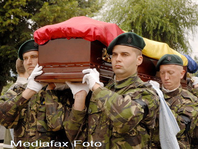 Caporalul roman ucis in Afganistan, inmormantat cu onoruri militare