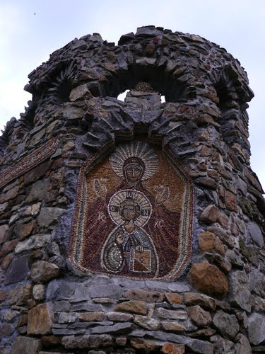 A distrus pictura murala de la manastire pentru ca sfintii erau prea grasi