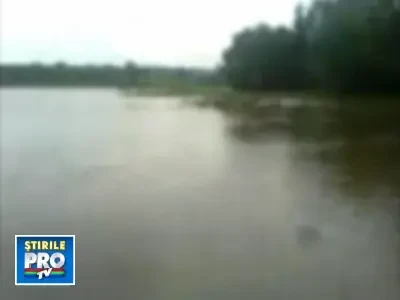 Sub imperiul apelor. Localitati lovite de viituri, de nerecunoscut