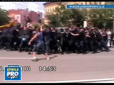 Vacarii s-au batut cu jandarmii la Cluj si au obtinut o intalnire cu Boc