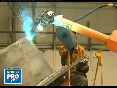 Exporturile, avantajate de prabusirea leului