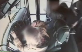 O soferita, pericol public. A ajuns cu masina in putul unui lift