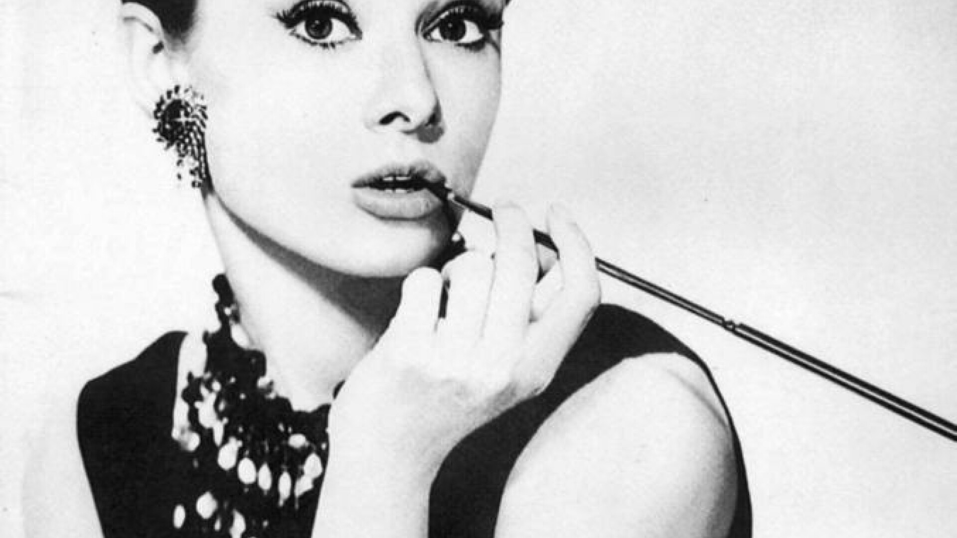 Audrey Hepburn, cea mai frumoasa femeie din ultimii 100 de ani