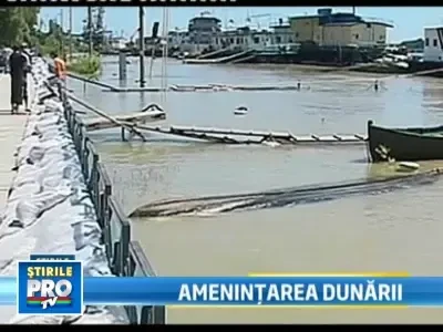Amenintarea Dunarii: va fi in crestere 3 saptamani, iar digurile pot ceda!