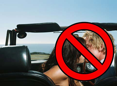 Italia a interzis sarutul in masini si hranirea pisicilor vagaboande!