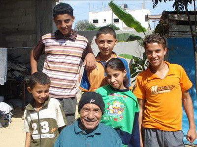 Are 82 de ani, 41 de copii si 430 de nepoti! Vrea sa mai faca inca 15