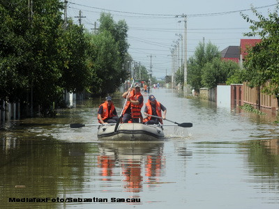Boc face apel la romani sa aiba incredere in autoritati, in lupta cu apele