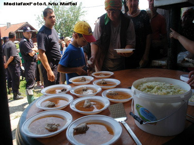 Alimentele pentru sinistrati s-au stricat la Lugoj.N-a avut cine sa le duca