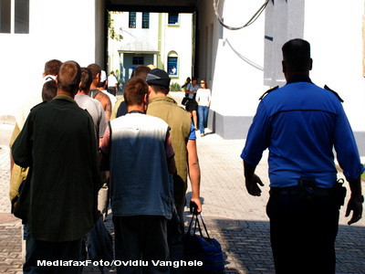 Un fost detinut va primi 10.000 de euro de la stat. A avut colegi fumatori