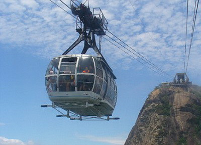 Telegondola de 10 mil de euro, blocata la inaugurare. Martor Elena Udrea