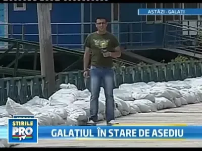 Digul de aparare de la Galati este gata. 8000 de oameni spera intr-o minune