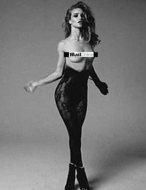 Noua vedeta din Transformers socheaza. Are stomacul lipit de sira spinarii