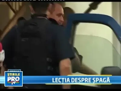 Cinci profesori si o secretara de liceu, suspecti de luare de mita