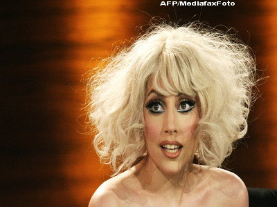 Lady Gaga ii ameteste iar pe tineri cu o noua gaselnita: ochii de insecta