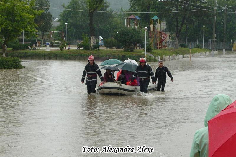 Neputinta si disperare in Cernavoda. Centrul orasului, sub ape