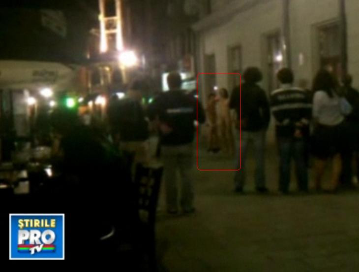 "Frumusetile" Lipscaniului! In fundul gol prin centrul istoric al Capitalei