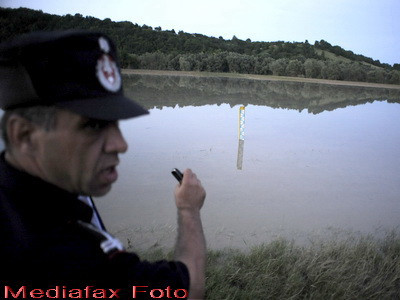 Unda de poluare din Ungaria a ajuns in Romania. Nu afecteaza calitatea apei