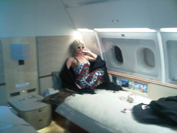 Rasfat a la Paris Hilton! Are pat in avion!