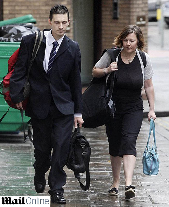 De necrezut! Cuplu dependent de heroina, isi injecta bebelusul cu metadona