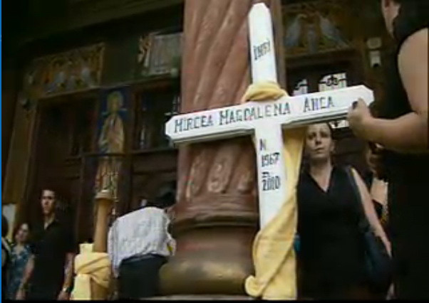 Parintii Madalinei il acuza pe Petru ca le-a dus fata la vraci