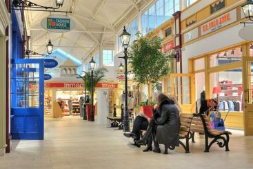 Haine de firma la super preturi! Outlet-urile intra in cursa promotiilor!