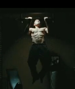 Ben Affleck, cu muschii la vedere in noul sau film “The Town”! Vezi trailer