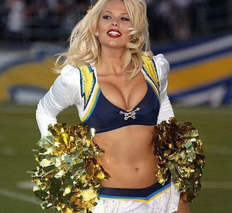 Ouch! Cazaturi cu majorete direct din America!