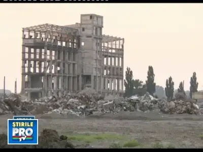 Cladire de trei etaje din Oltenita, pusa la pamant prin explozie controlata