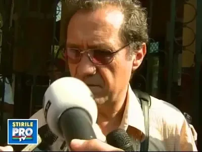 Sotii Ceausescu, dezgropati si ingropati la loc. Hainele erau gaurite