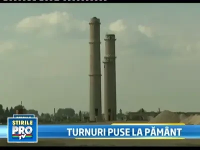 Turnurile centralei de termoficare din Oltenita, demolate