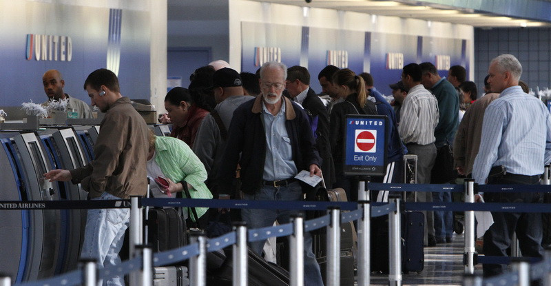 Romanii care muncesc afara au trimis 4,5 mld dolari in tara, in 2010