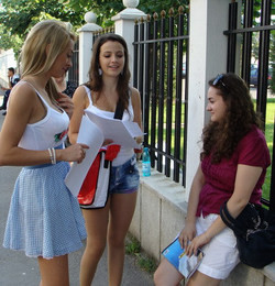 Asistentele de la Alarma si ghidul pentru bobocii!