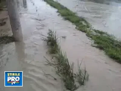 Romania, tara unde strazile se transforma in paraie, la primul strop!