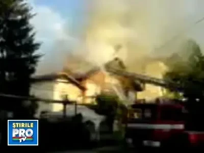Incendiu puternic in Barlad! Flacarile au distrus mansarda unui magazin
