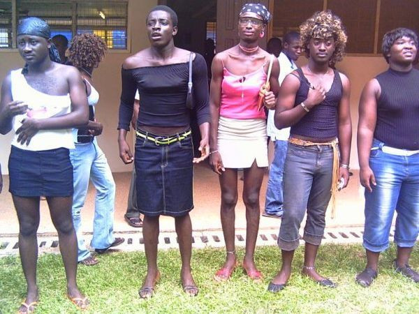 Cocote masculine! Parada travestitilor africani. FOTO