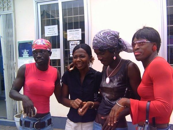 Cocote masculine! Parada travestitilor africani. FOTO