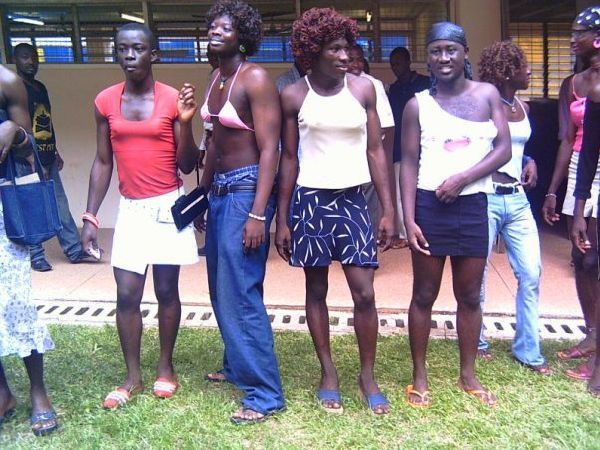 Cocote masculine! Parada travestitilor africani. FOTO