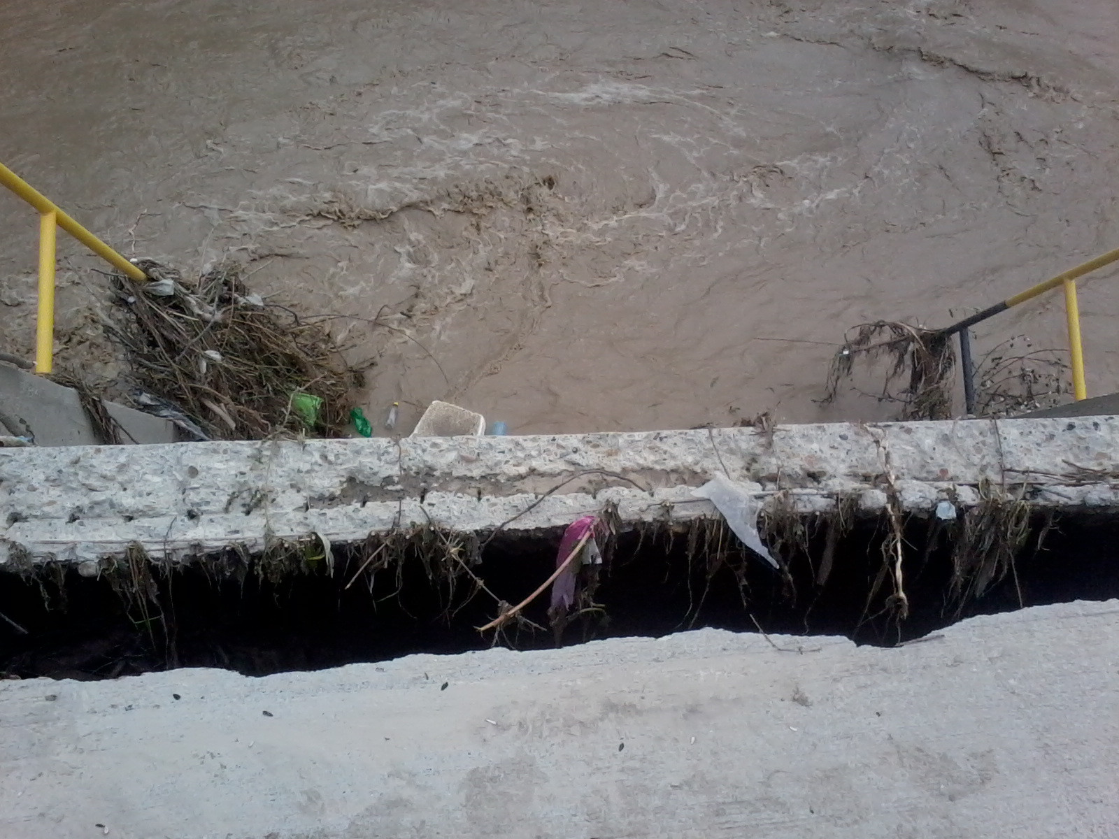 Atentie, cad poduri! Inundatiile afecteaza judetul Dambovita