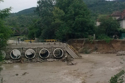 600 de maramureseni sechestrati in propriul sat! Viitura a sfaramat podul