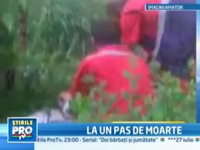 Accident sau tentativa de sinucidere? Un tanar a cazut de la etajul 4