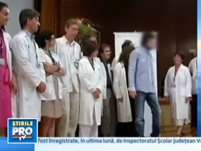 Uite cum arata barbatul care a suferit primul transplant complet de fata