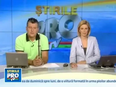 Cristale si costume traditionale la show-ul haute couture, de la New Delhi