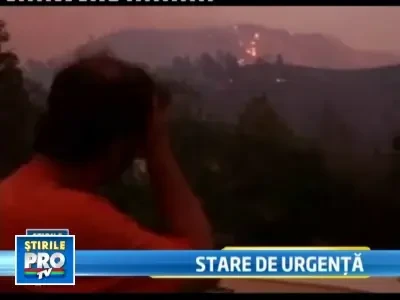 California, lovita de incendii puternice.Mii de oameni si-au parasit casele